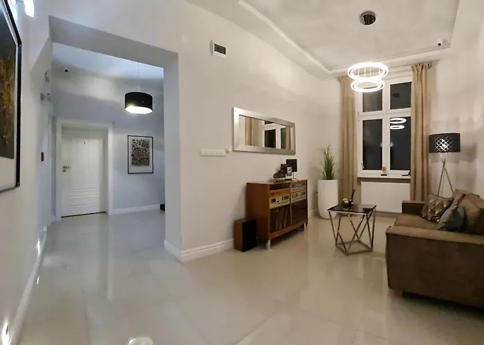 Marzec アパートホテル